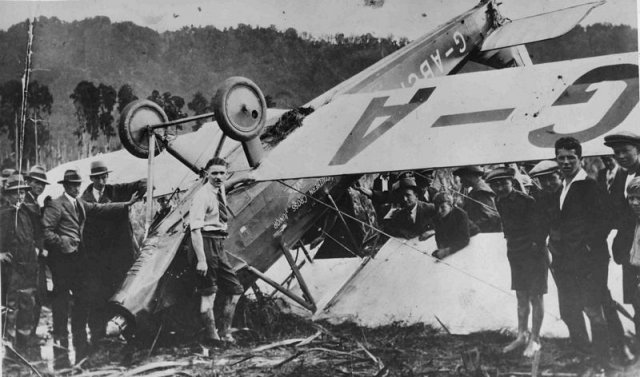 guy menzies and southern cross junior 0187-0031